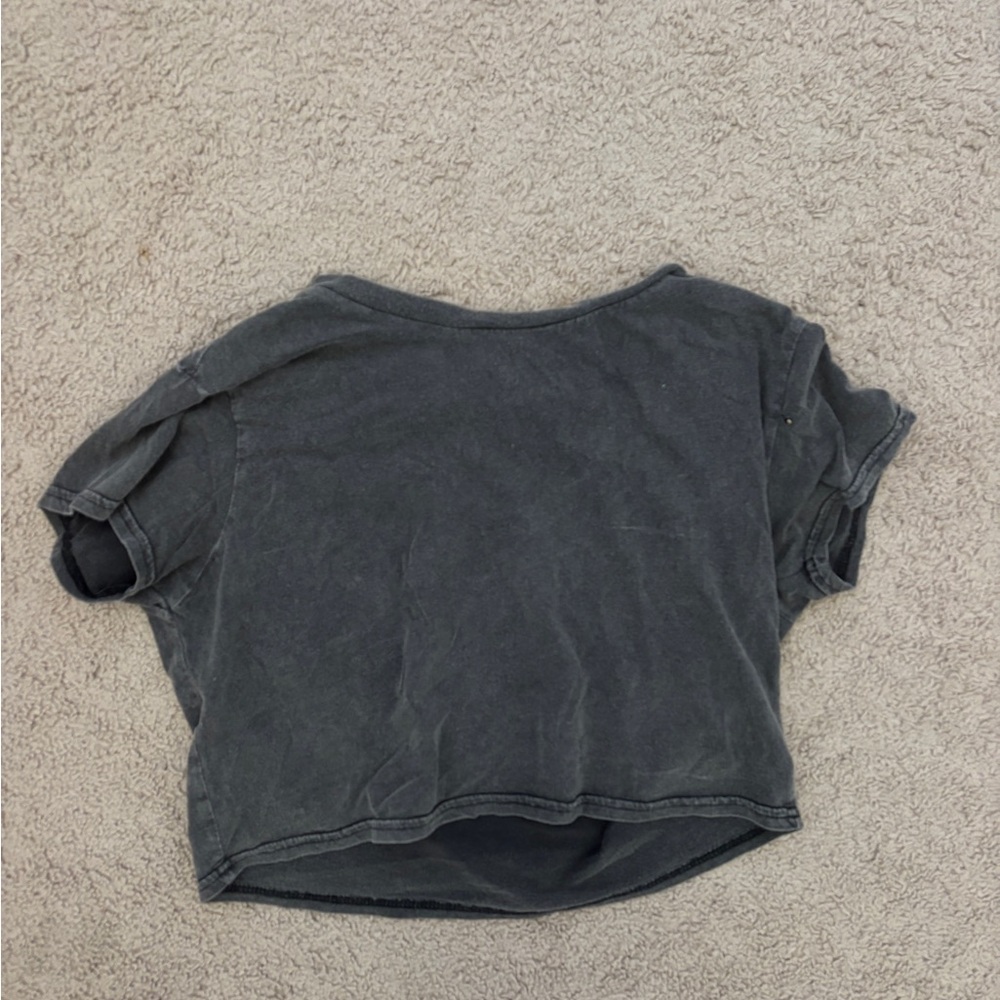 Grey cropped t shirt
